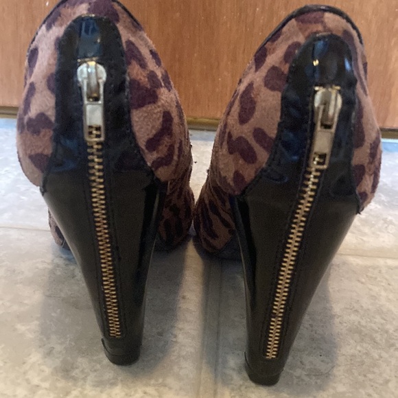 Fabulous-Furs Heels - 6 - Picture 3 of 7